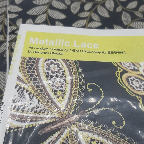 BERNINA Exclusive Collection #82011 Metallic Lace Kit Disc & Material Package - Picture 3 of 6